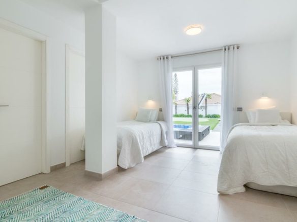 Nueva Andalucia – Best Priced Villa – For Sale & Rent