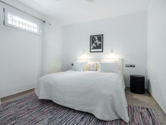Nueva Andalucia – Best Priced Villa – For Sale & Rent