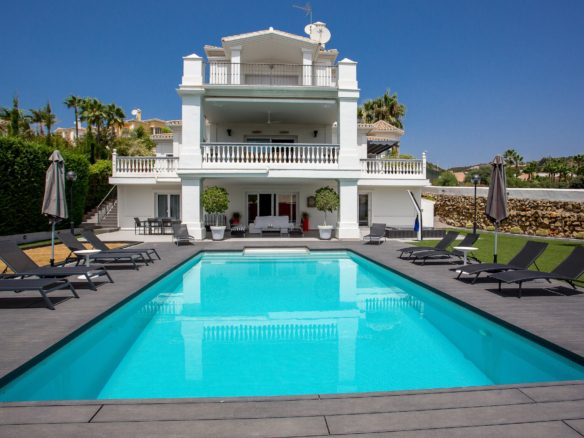 Nueva Andalucia – Best Priced Villa – For Sale & Rent