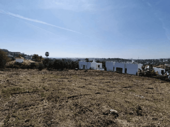 Nueva Andalucia – Hilltop Plot for sale  – Sea Views