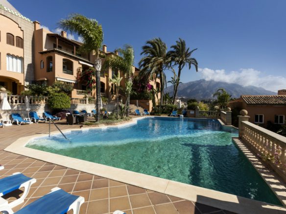 Nueva Andalucia – Penthouse – 3bed – South facing -Sea views