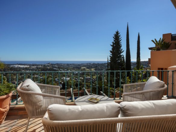 Nueva Andalucia – Penthouse – 3bed – South facing -Sea views