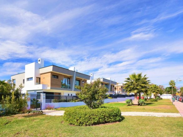 Puerto Banus – Townhouses – New -Walk to Beach