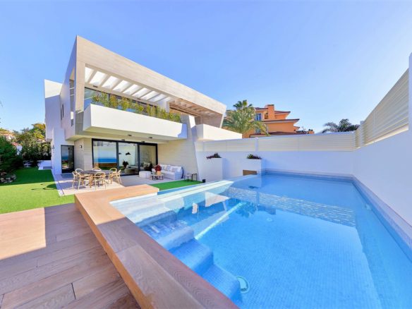 Puerto Banus – Townhouses – New -Walk to Beach