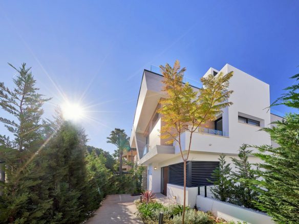 Puerto Banus – Townhouses – New -Walk to Beach