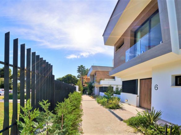 Puerto Banus – Townhouses – New -Walk to Beach