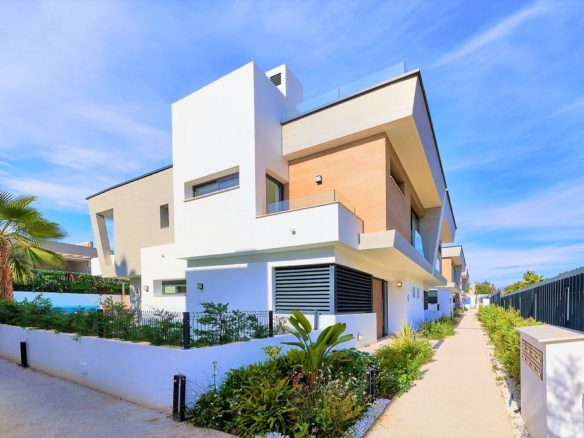 Puerto Banus – Townhouses – New -Walk to Beach