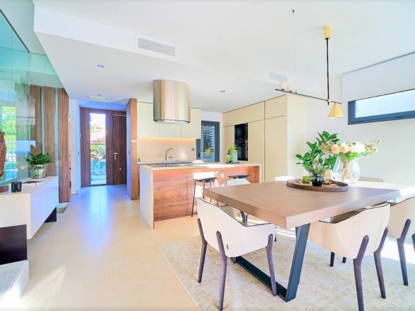 Puerto Banus – Townhouses – New -Walk to Beach