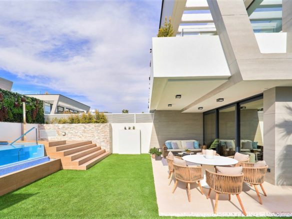 Puerto Banus – Townhouses – New -Walk to Beach