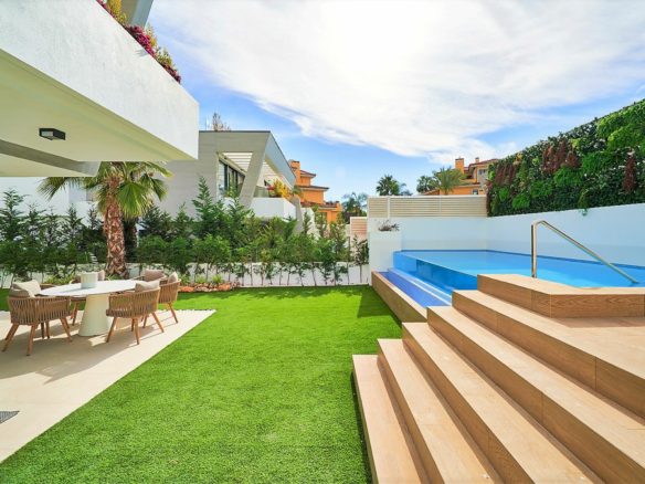 Puerto Banus – Townhouses – New -Walk to Beach