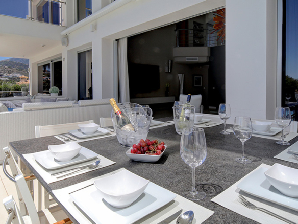 Reserved – Nueva Andalucia – Modern Luxury villa for Sale & Rent
