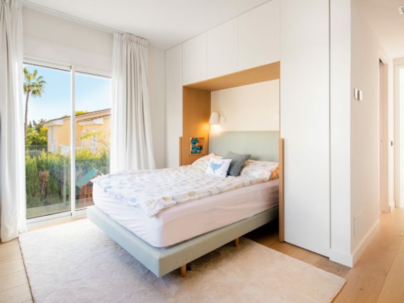 Nueva Andalucia  – New Villa  – Gated Community
