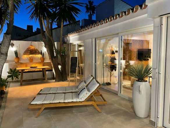 Beachfront Villa for sale – New Golden Mile (Estepona)