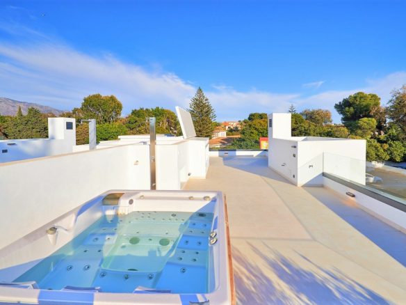 Puerto Banus – Townhouses – New -Walk to Beach