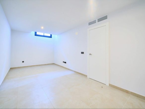 Puerto Banus – Townhouses – New -Walk to Beach