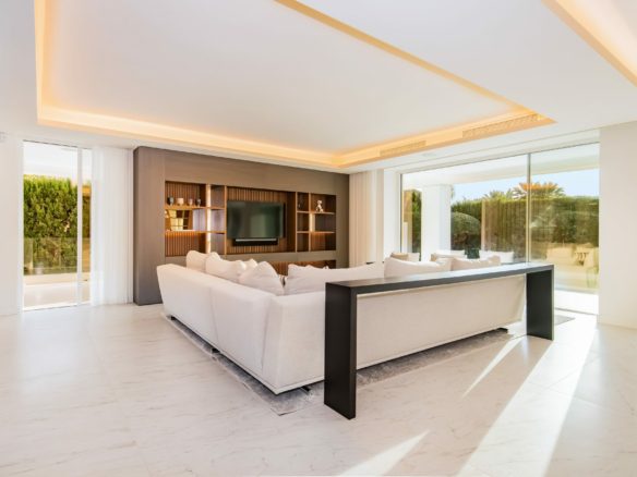 Nueva Andalucia  – New Villa  – Gated Community