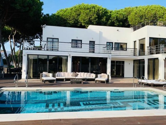 Marbella East – Modern villa – Sale & Rent (Max 20 Guests)