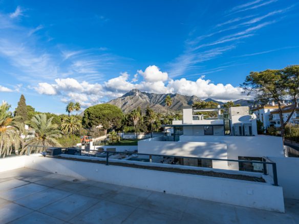 Golden Mile – New Modern villa