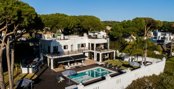 Marbella East – Modern villa – Sale & Rent (Max 20 Guests)