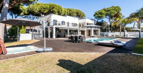 Marbella East – Modern villa – Sale & Rent (Max 20 Guests)