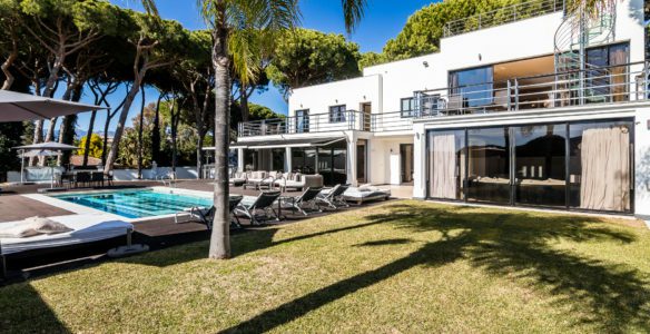 Marbella East – Modern villa – Sale & Rent (Max 20 Guests)