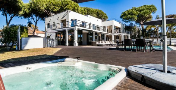Marbella East – Modern villa – Sale & Rent (Max 20 Guests)