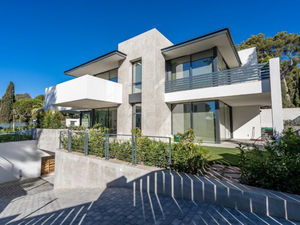 Golden Mile – New Modern villa