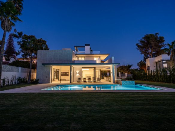 Golden Mile – New Modern villa