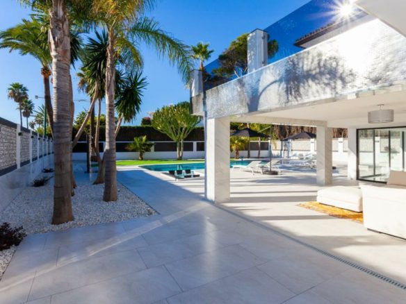 Marbella East  – Modern villa – Near Beach