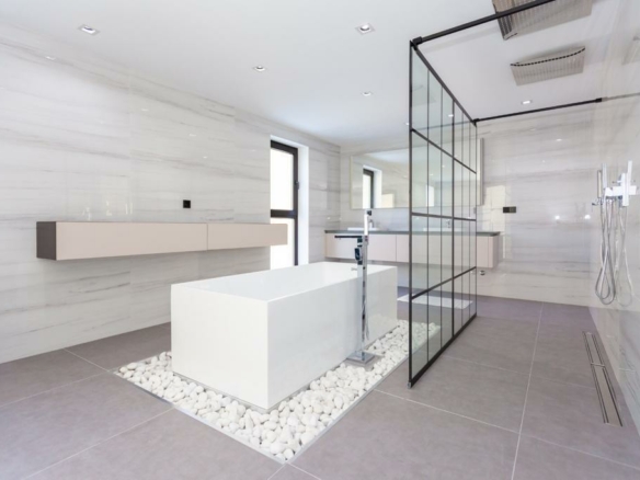 Marbella East  – Modern villa – Near Beach