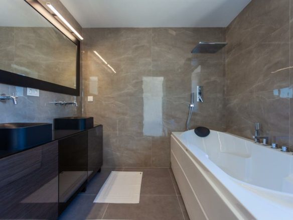 Marbella East  – Modern villa – Near Beach