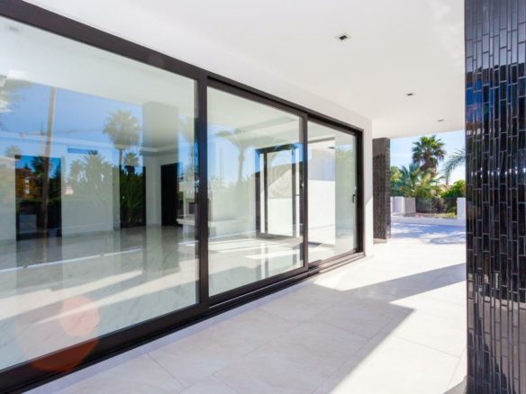 Marbella East  – Modern villa – Near Beach