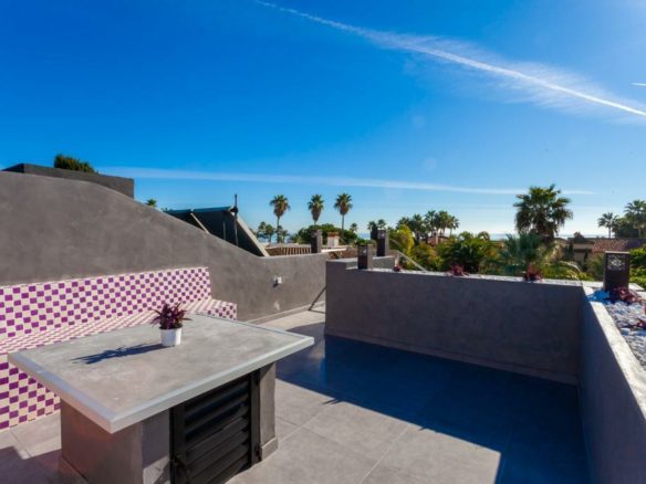 Marbella East  – Modern villa – Near Beach