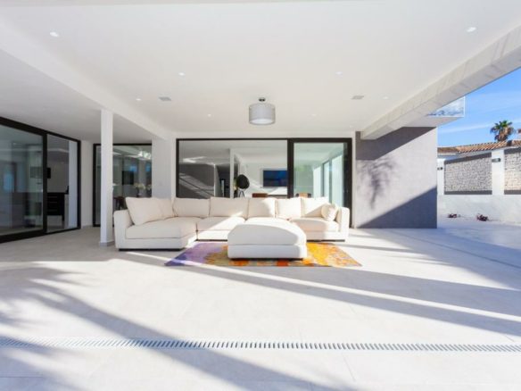 Marbella East  – Modern villa – Near Beach