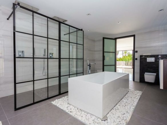 Marbella East  – Modern villa – Near Beach