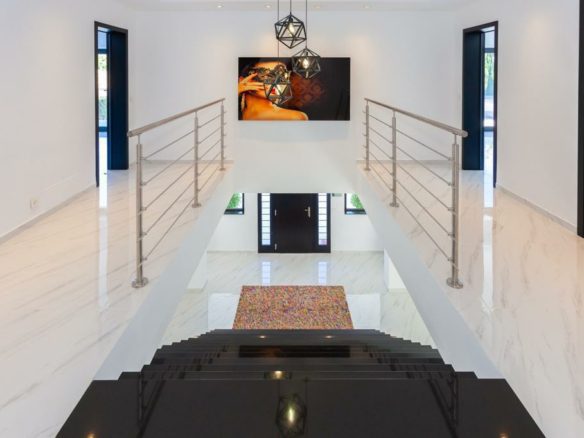 Marbella East  – Modern villa – Near Beach