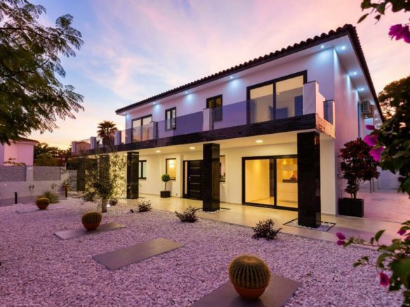 Marbella East  – Modern villa – Near Beach