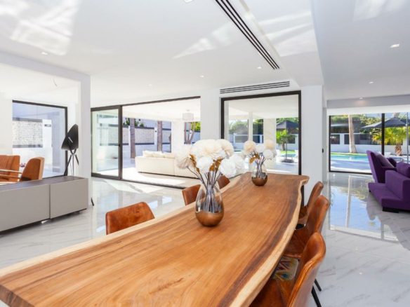Marbella East  – Modern villa – Near Beach