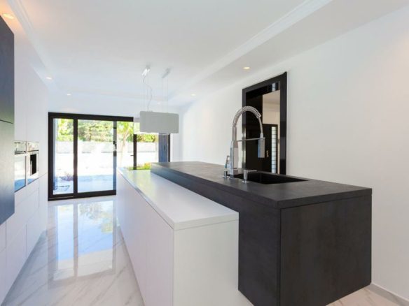 Marbella East  – Modern villa – Near Beach