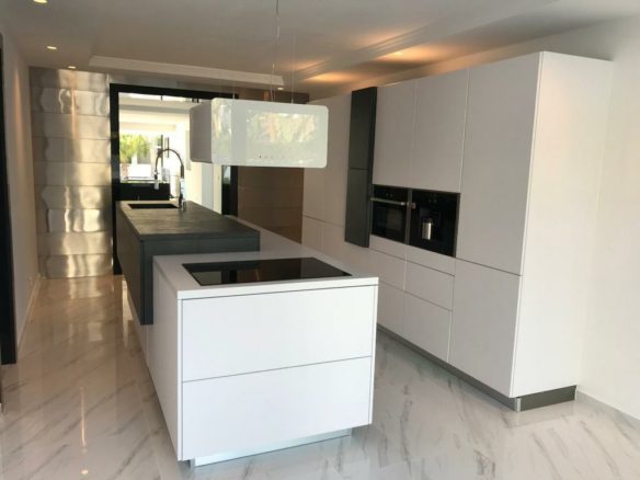 Marbella East  – Modern villa – Near Beach