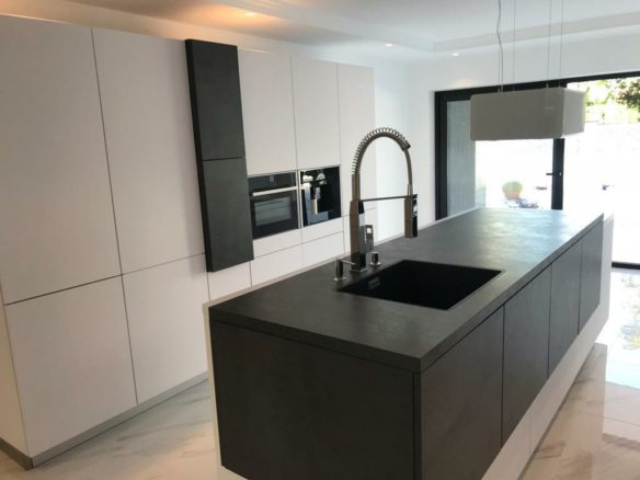 Marbella East  – Modern villa – Near Beach