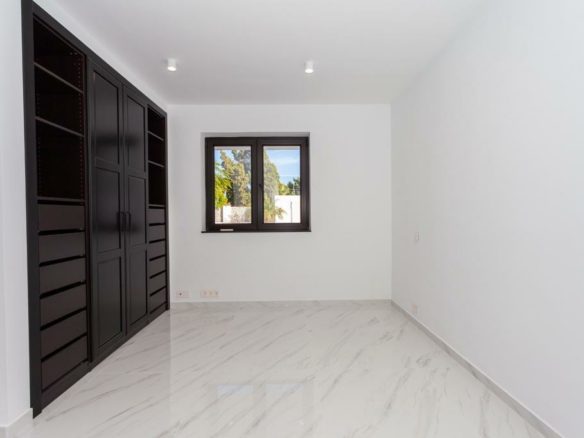 Marbella East  – Modern villa – Near Beach