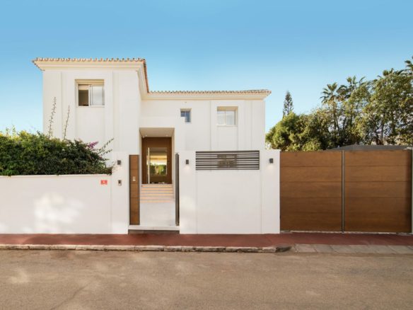 Nueva Andalucia  – New Villa  – Gated Community