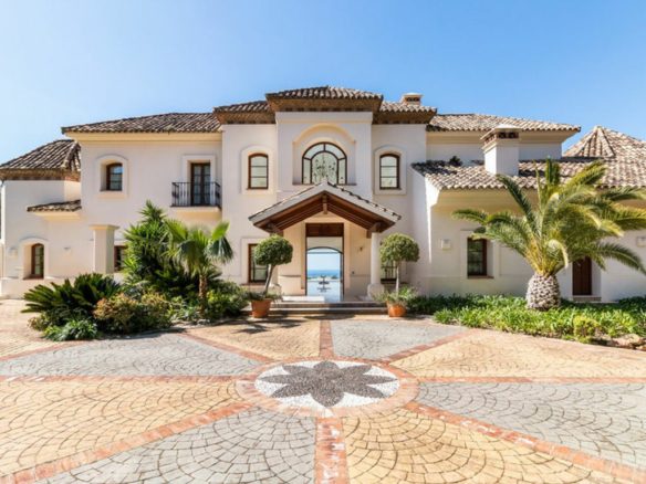 For sale- Golden Mile – Mansion – Sea Views – Gated Community 🏝️🌟