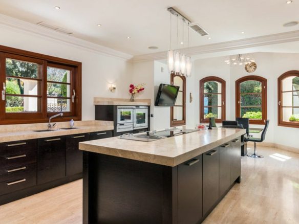 For sale- Golden Mile – Mansion – Sea Views – Gated Community 🏝️🌟