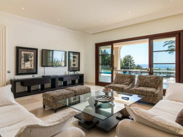 For sale- Golden Mile – Mansion – Sea Views – Gated Community 🏝️🌟
