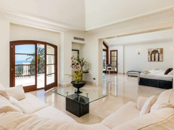 For sale- Golden Mile – Mansion – Sea Views – Gated Community 🏝️🌟