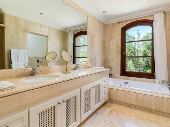 For sale- Golden Mile – Mansion – Sea Views – Gated Community 🏝️🌟