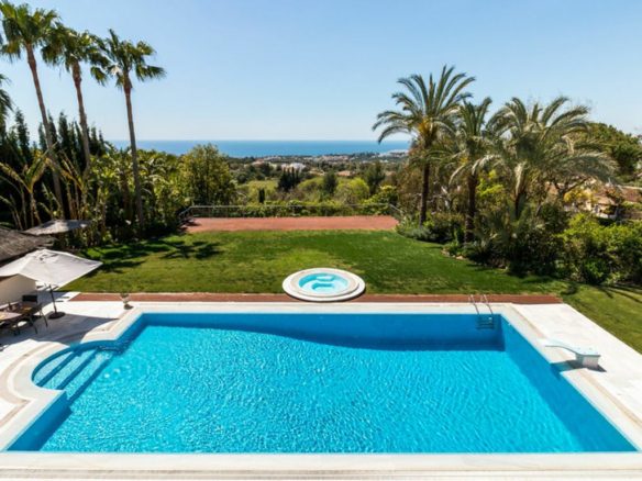 For sale- Golden Mile – Mansion – Sea Views – Gated Community 🏝️🌟