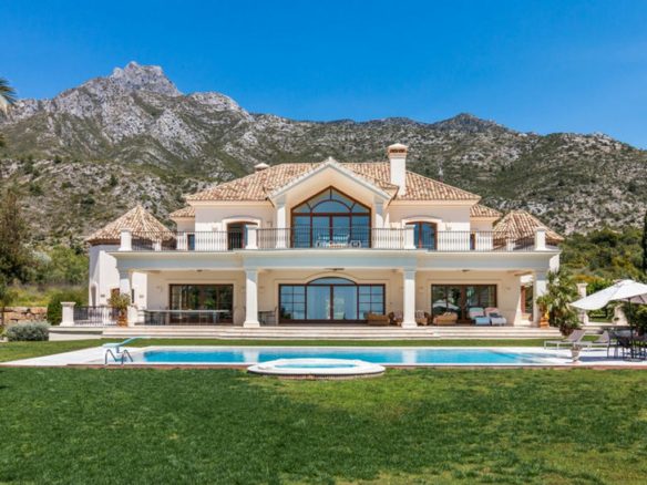 For sale- Golden Mile – Mansion – Sea Views – Gated Community 🏝️🌟